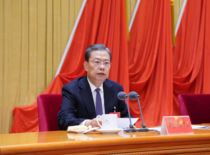 1月22日，中國共產(chǎn)黨第十九屆中央紀(jì)律檢查委員會第五次全體會議在北京開幕。中共中央政治局常委、中央紀(jì)律檢查委員會書記趙樂際代表中央紀(jì)律檢查委員會常務(wù)委員會作題為《推動新時代紀(jì)檢監(jiān)察工作高質(zhì)量發(fā)展，以優(yōu)異成績慶祝中國共產(chǎn)黨成立100周年》的工作報告。新華社記者 張領(lǐng) 攝