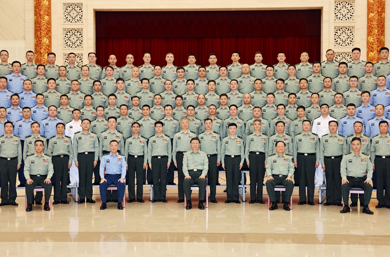 5月22日至24日，中共中央總書記、國家主席、中央軍委主席習近平在山東考察。這是23日上午，習近平在濟南親切接見駐濟南部隊上校以上領導干部，代表黨中央和中央軍委向駐濟南部隊全體官兵致以誠摯問候。