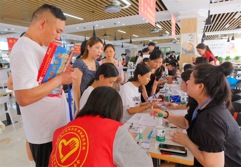 新生報(bào)到現(xiàn)場(chǎng) (4).jpg 新生報(bào)到現(xiàn)場(chǎng) (4).jpg