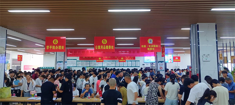 新生報(bào)到現(xiàn)場(chǎng) (7).jpg 新生報(bào)到現(xiàn)場(chǎng) (7).jpg