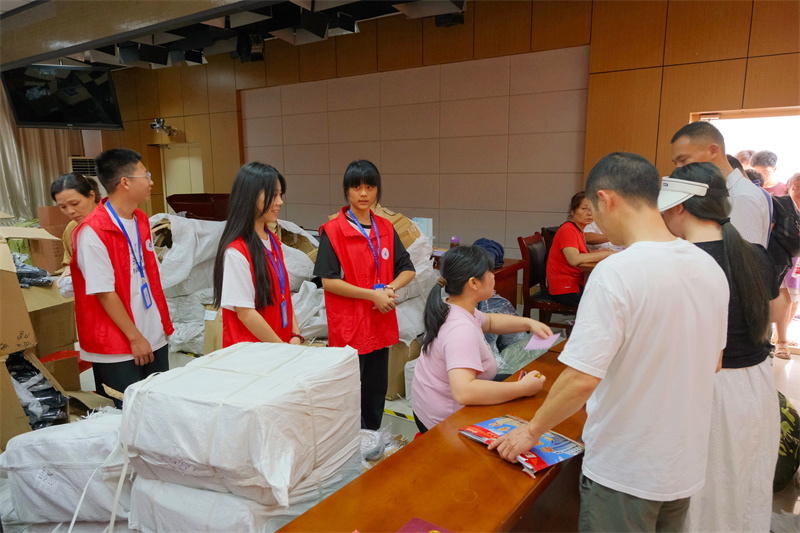 新生報(bào)到現(xiàn)場(chǎng) (3).jpg 新生報(bào)到現(xiàn)場(chǎng) (3).jpg